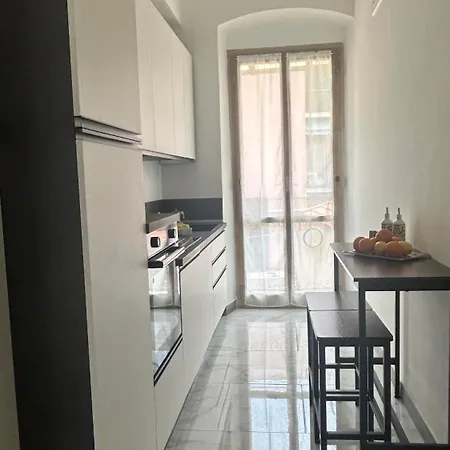 Apartment Chic & Renovated- Prime Location - 4 Min Walk To Seaside Rapallo