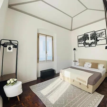 Chic & Renovated- Prime Location - 4 Min Walk To Seaside Apartamento