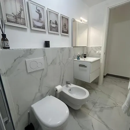 Apartment Chic & Renovated- Prime Location - 4 Min Walk To Seaside *