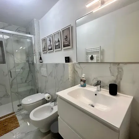 Apartment Chic & Renovated- Prime Location - 4 Min Walk To Seaside *